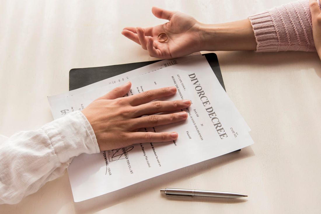 Divorce Decree: Definition, procedures and FAQs